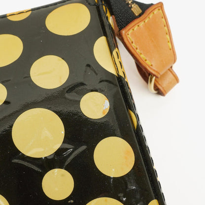 Louis Vuitton Yayoi Kusama Infinity Dots Pochette Accessoires aus schwarz-gelbem Vernis