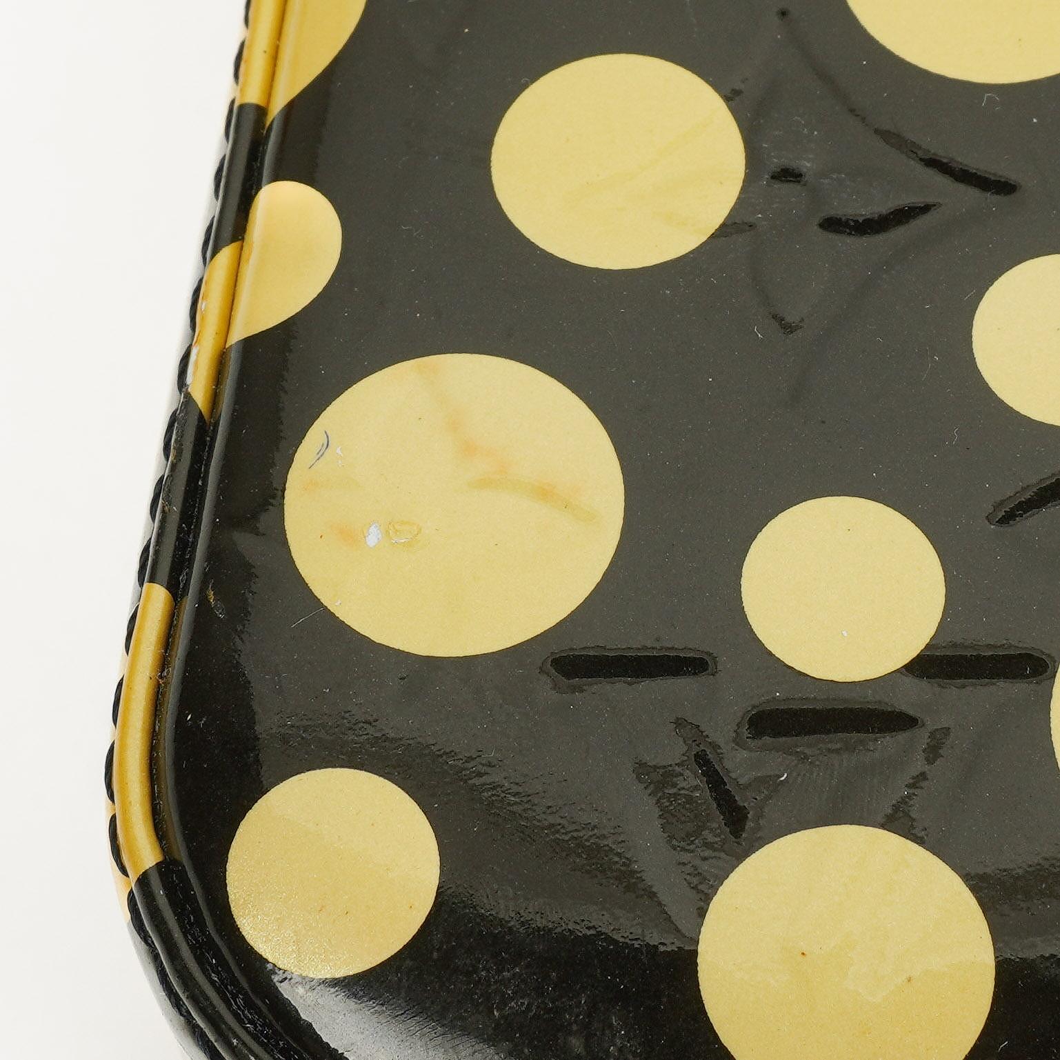 Louis Vuitton Yayoi Kusama Infinity Dots Pochette Accessoires aus schwarz-gelbem Vernis