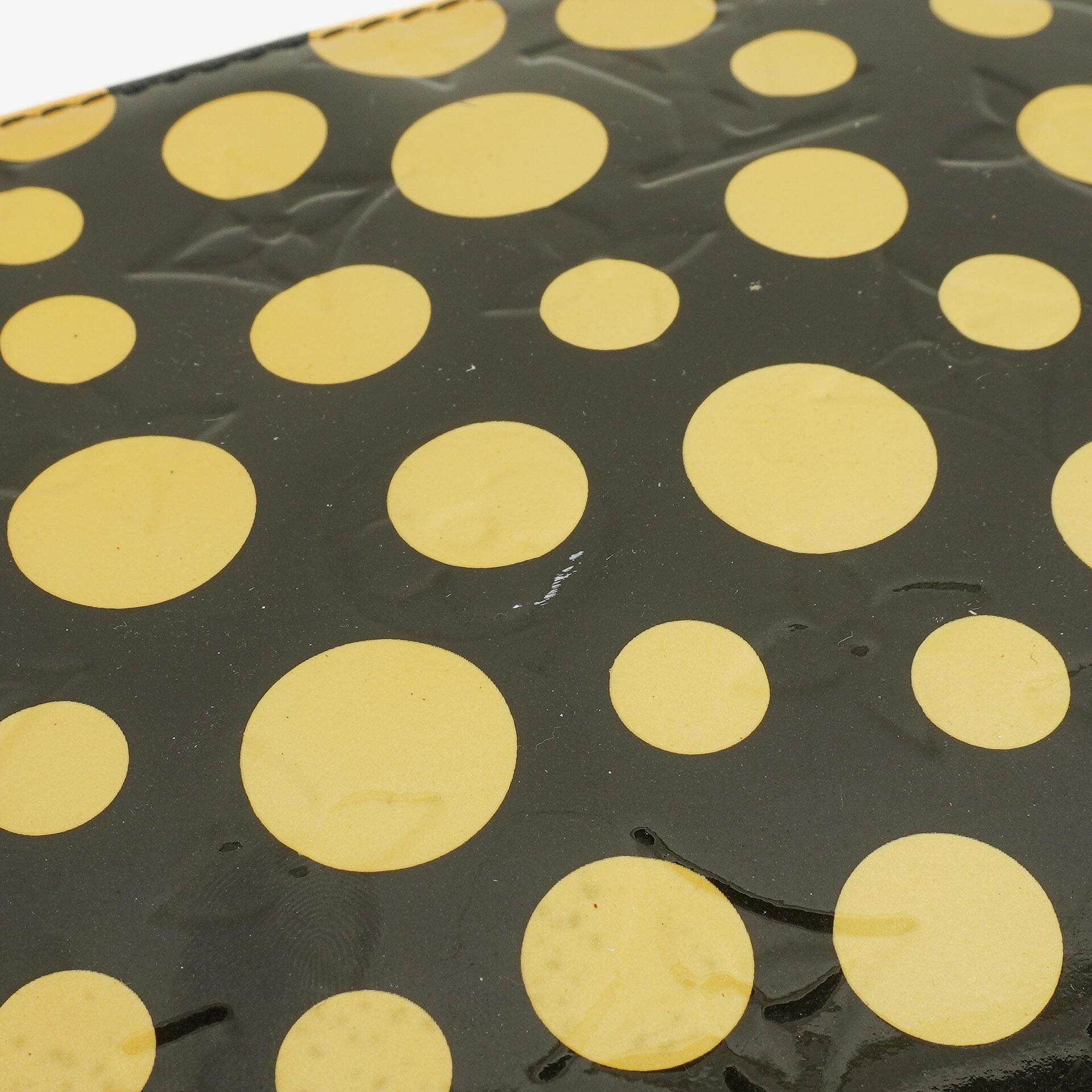 Louis Vuitton Yayoi Kusama Infinity Dots Pochette Accessoires aus schwarz-gelbem Vernis
