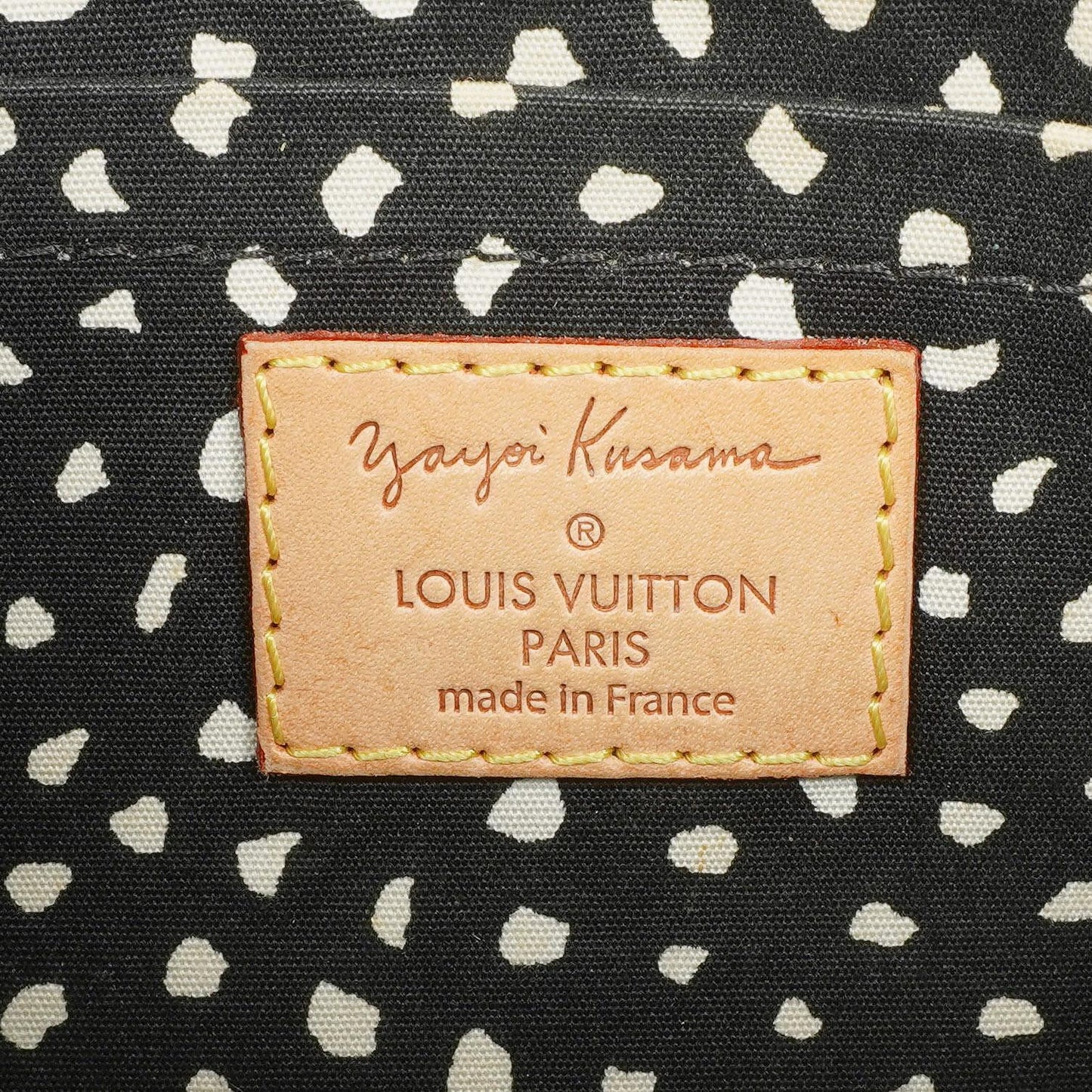 Louis Vuitton Yayoi Kusama Infinity Dots Pochette Accessoires aus schwarz-gelbem Vernis