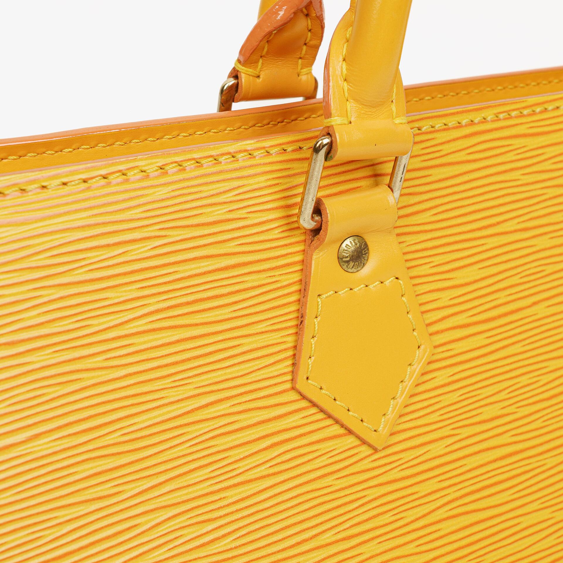 Louis Vuitton Sac Triangle Tasche aus gelbem Epi Leder