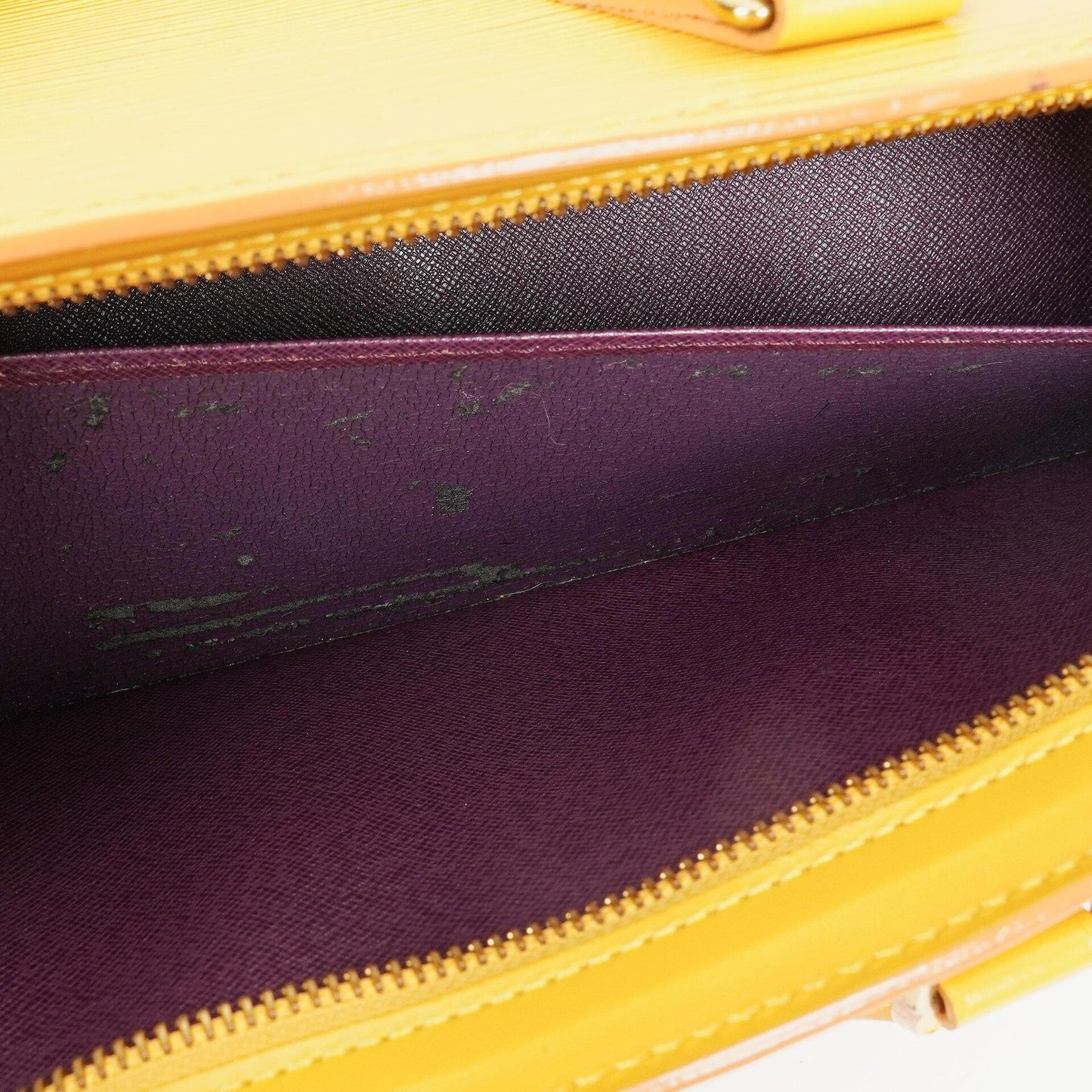 Louis Vuitton Sac Triangle Tasche aus gelbem Epi Leder