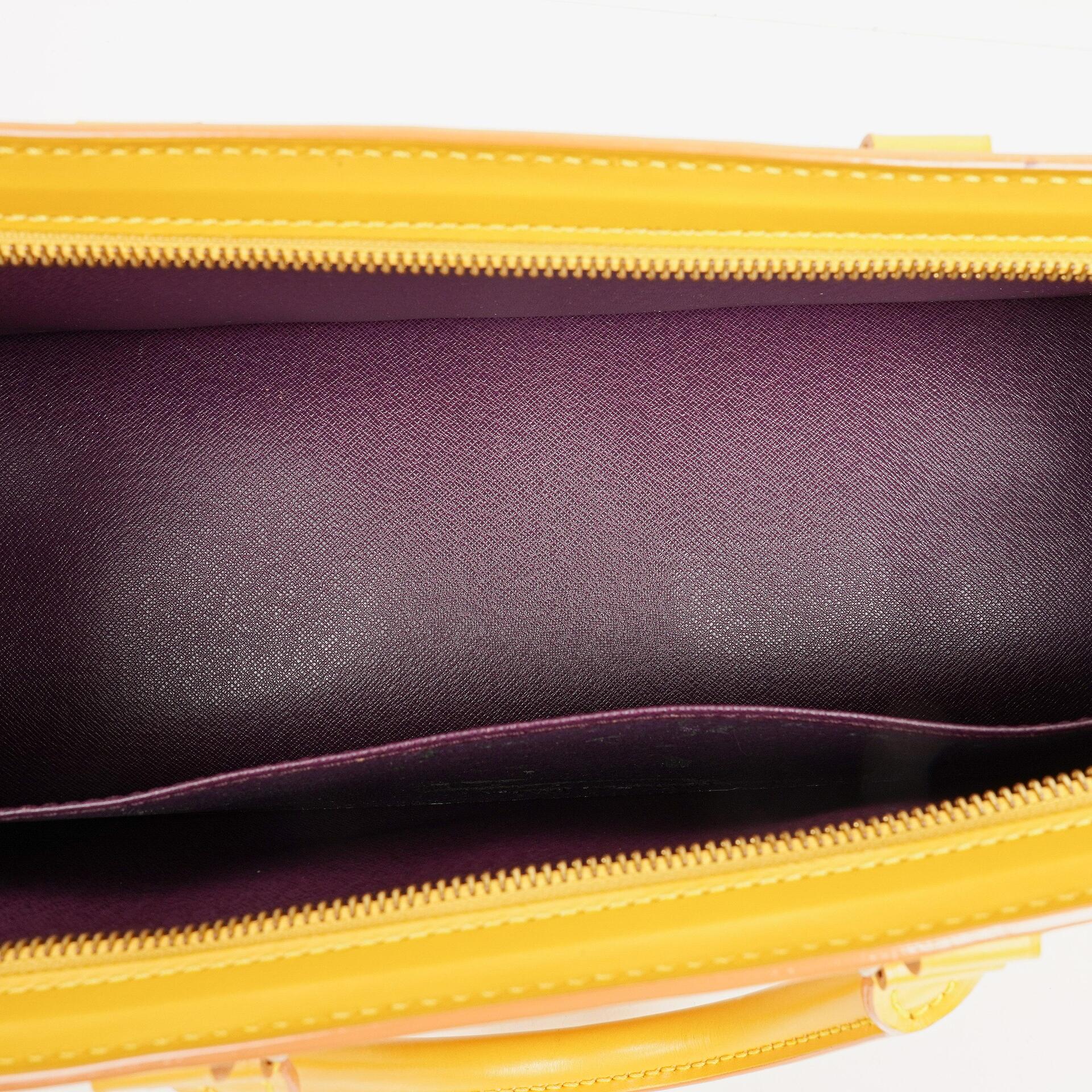 Louis Vuitton Sac Triangle Tasche aus gelbem Epi Leder