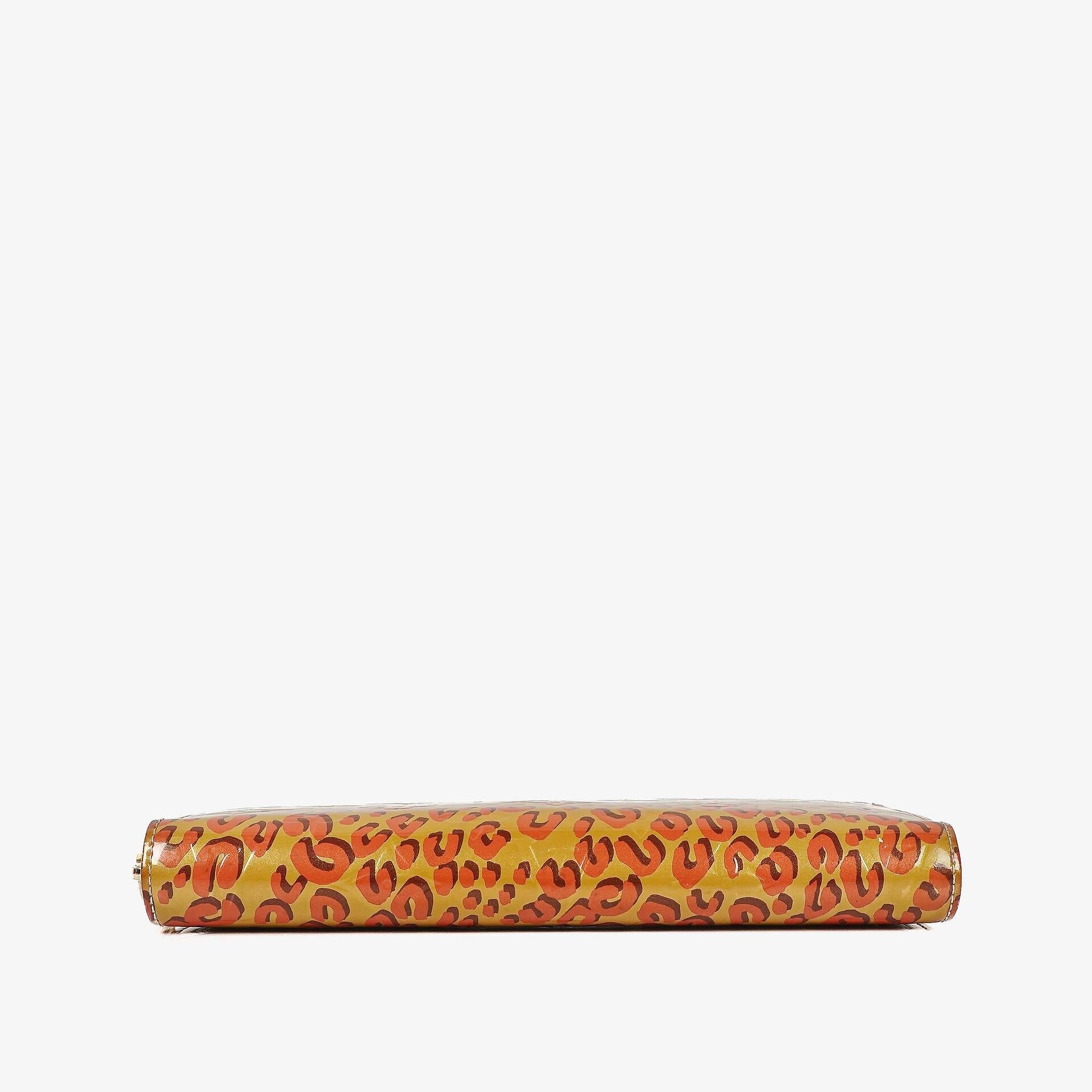 Louis Vuitton Zippy Geldbörse aus Vernis in Blanc Corail mit Leopard Print