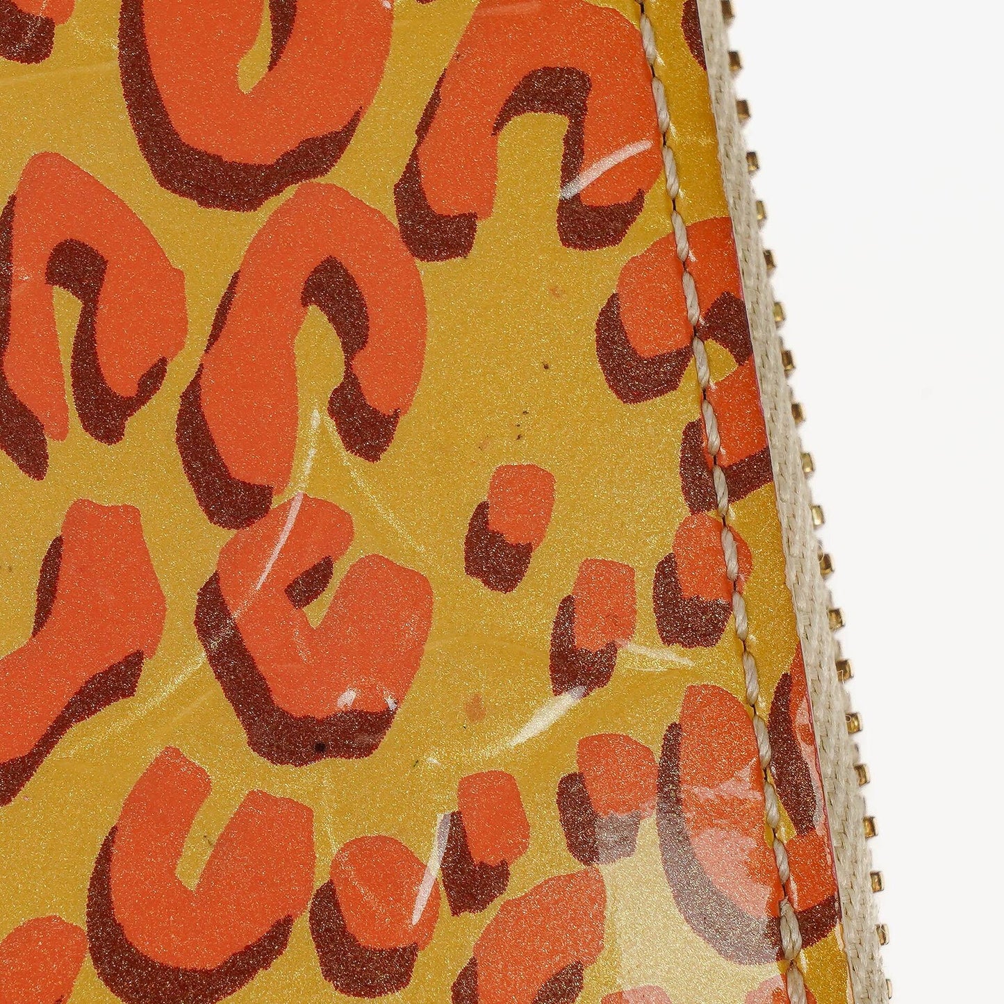 Louis Vuitton Zippy Geldbörse aus Vernis in Blanc Corail mit Leopard Print