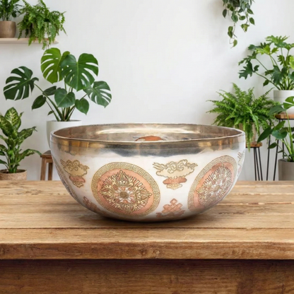 Versilberte Klangschale "Buddha Shakyamuni" (Ø 23 cm)