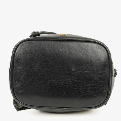 MCM Bucket Bag aus schwarzem gestepptem Kalbsleder mit Nieten