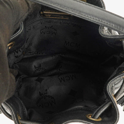 MCM Bucket Bag aus schwarzem gestepptem Kalbsleder mit Nieten