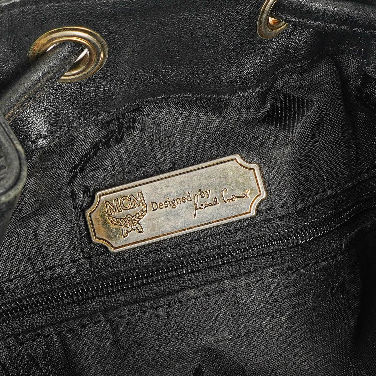 MCM Bucket Bag aus schwarzem gestepptem Kalbsleder mit Nieten