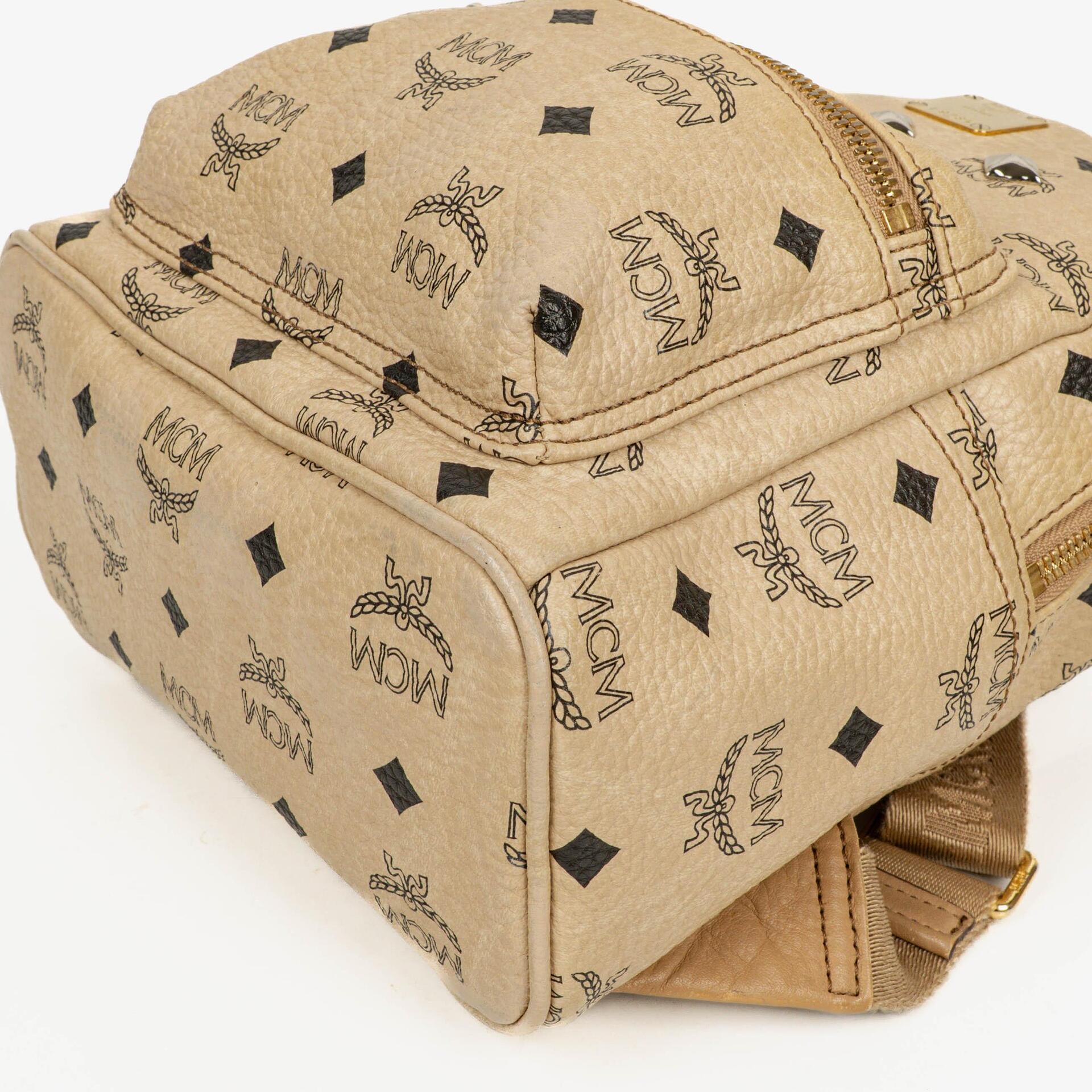 MCM Visetos Rucksack aus neutralem beschichtetem Canvas mit Nieten