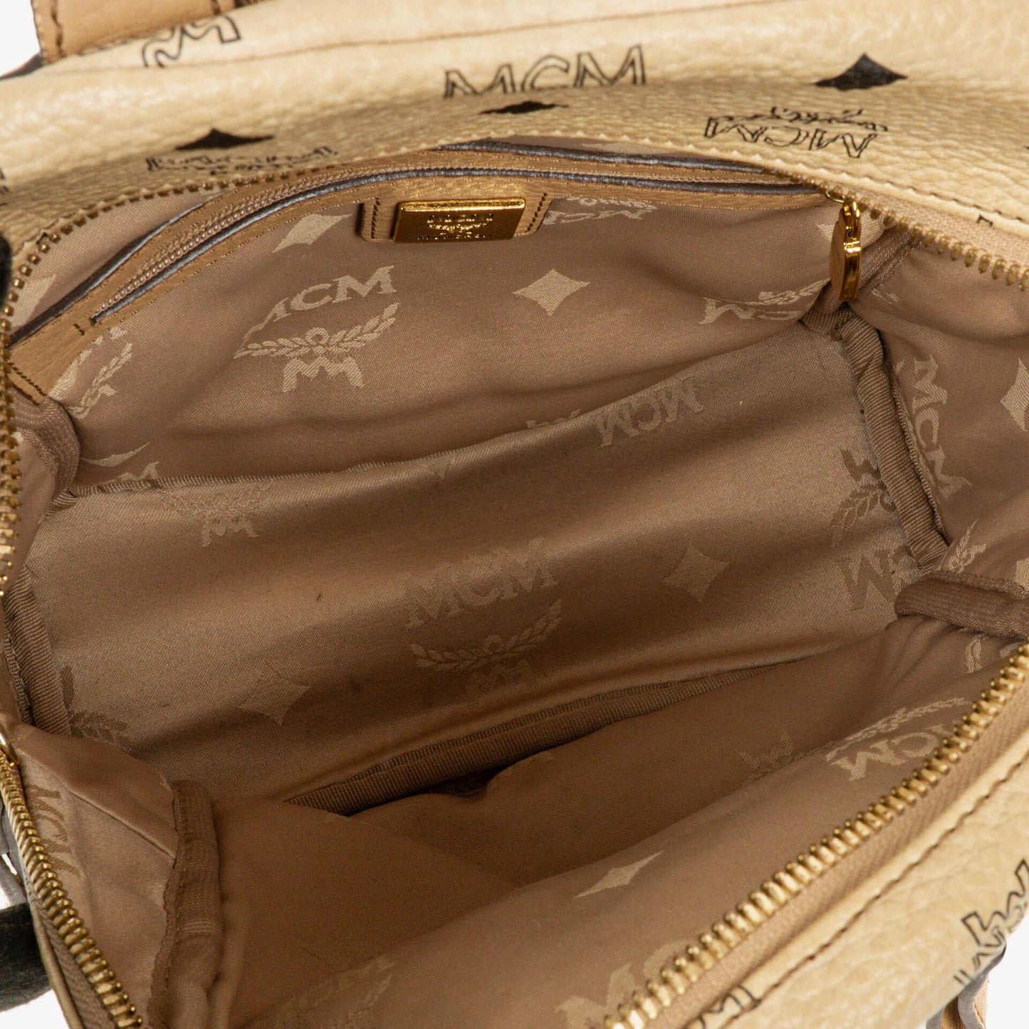 MCM Visetos Rucksack aus neutralem beschichtetem Canvas mit Nieten