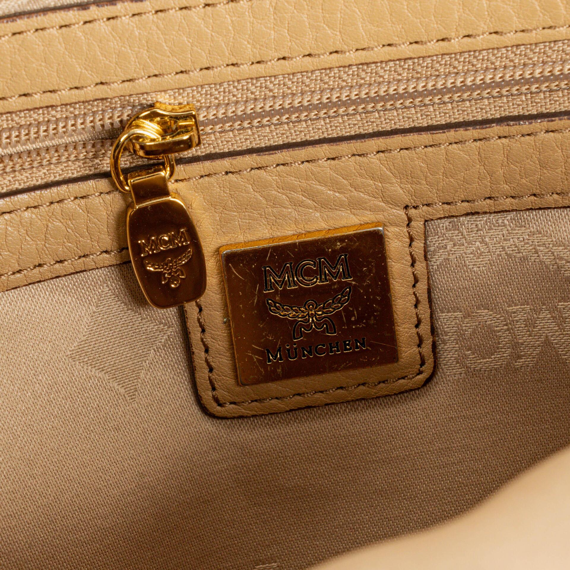 MCM Visetos Rucksack aus neutralem beschichtetem Canvas mit Nieten