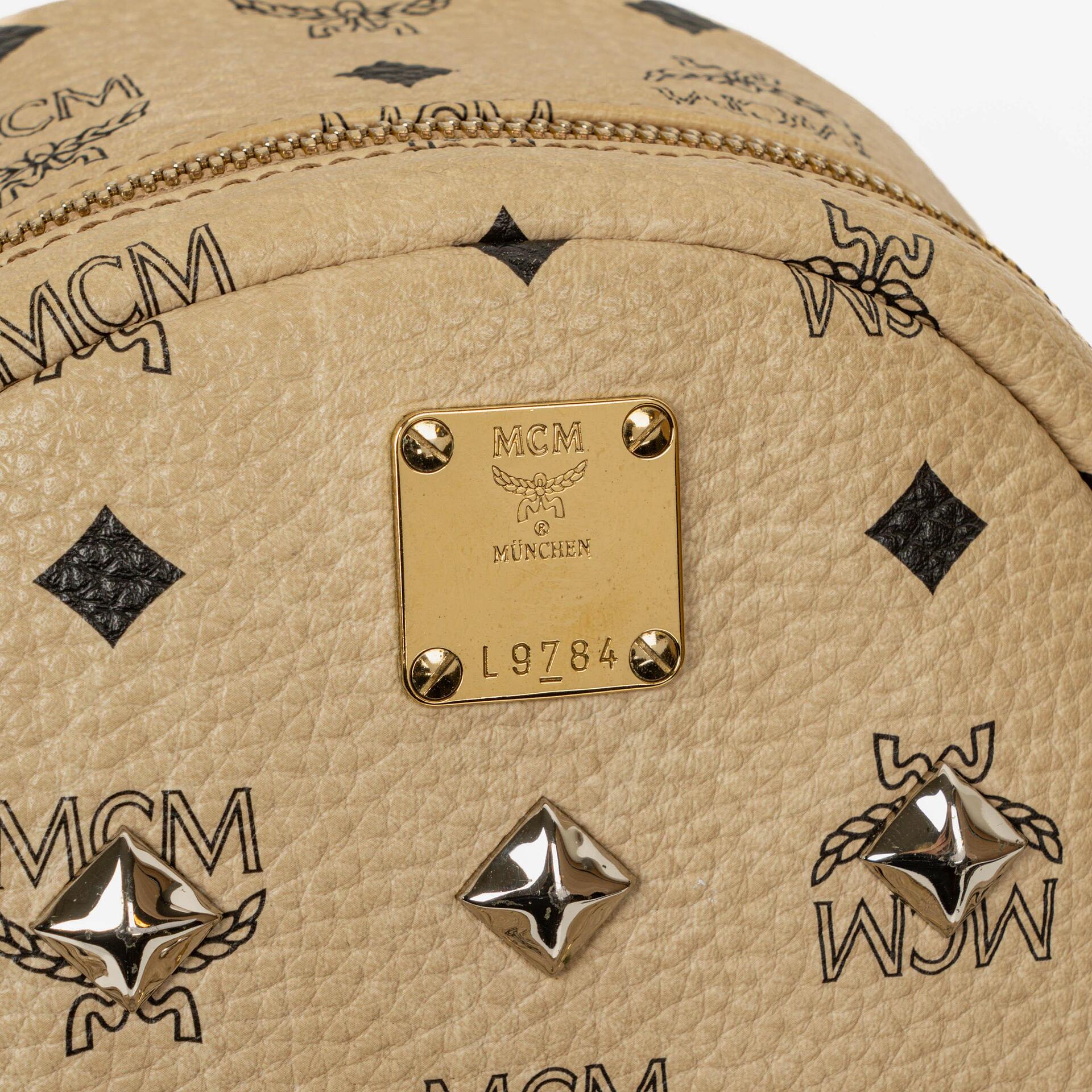 MCM Visetos Rucksack aus neutralem beschichtetem Canvas mit Nieten
