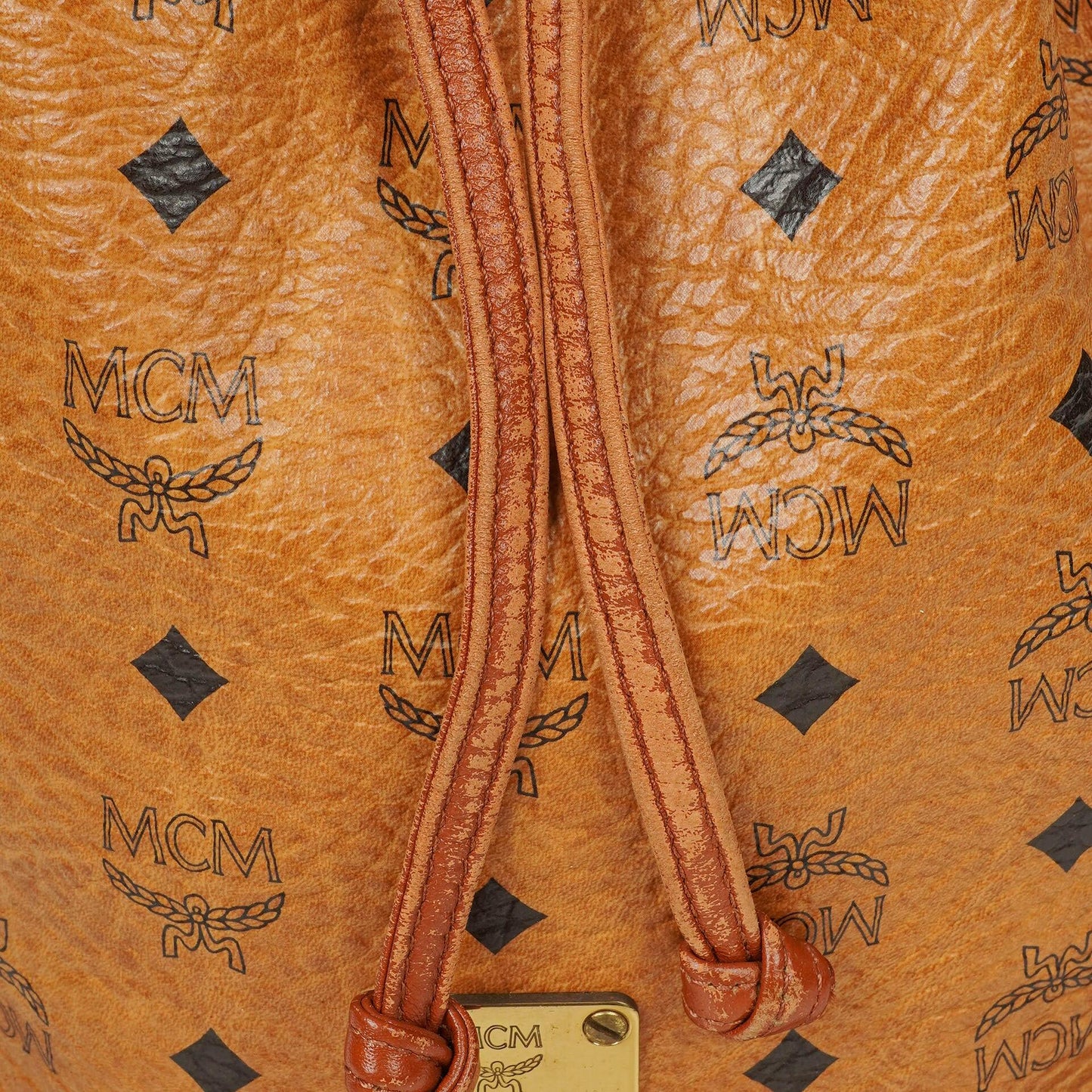 MCM Visetos Beuteltasche in Cognac