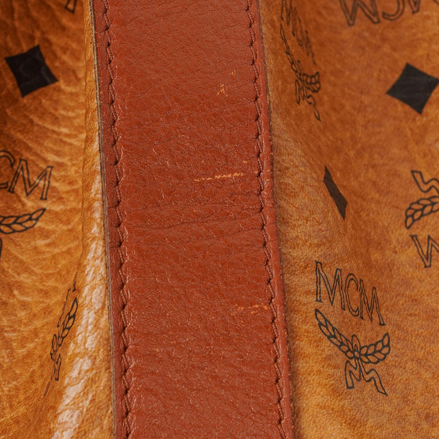 MCM Visetos Beuteltasche in Cognac