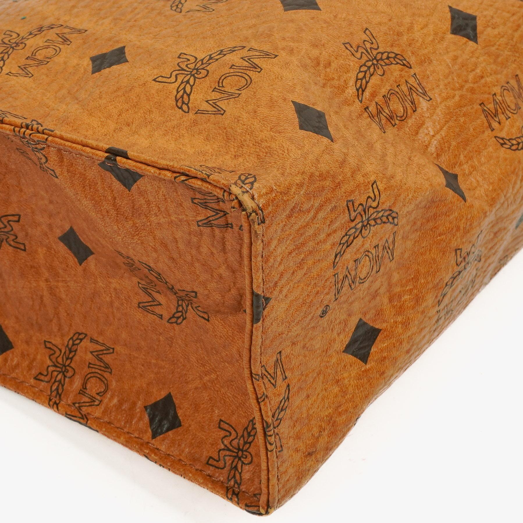 MCM Visetos Täschchen aus cognacfarbenem beschichtetem Canvas