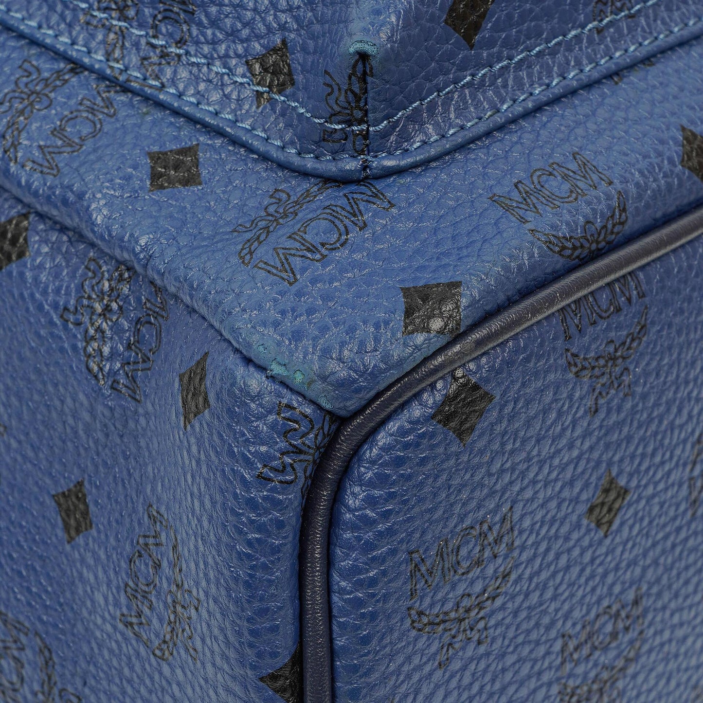 MCM Visetos Stark M Medium Rucksack in Blau mit Nieten