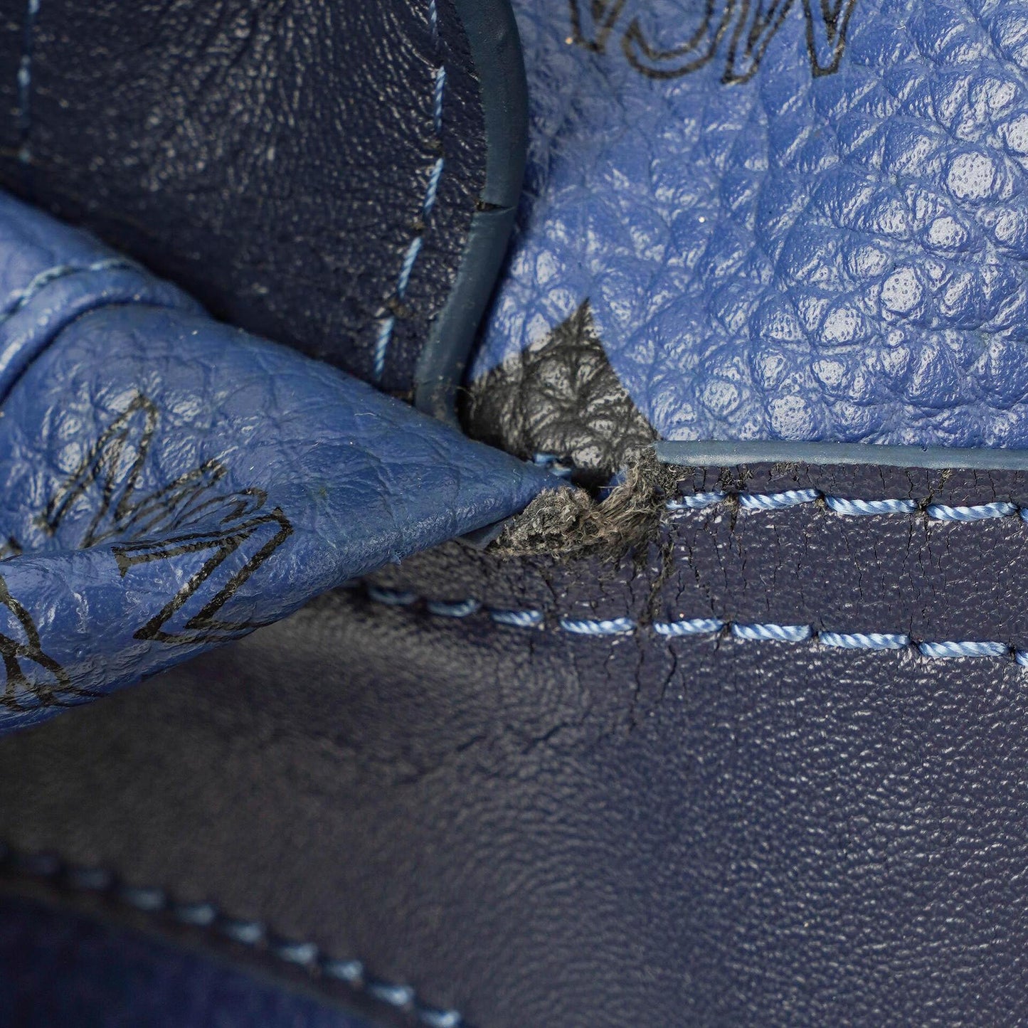 MCM Visetos Stark M Medium Rucksack in Blau mit Nieten