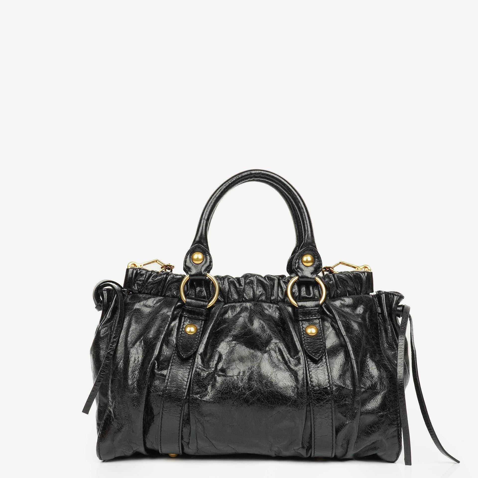 Miu Miu Satchel Tasche aus schwarzem Vitello Leder