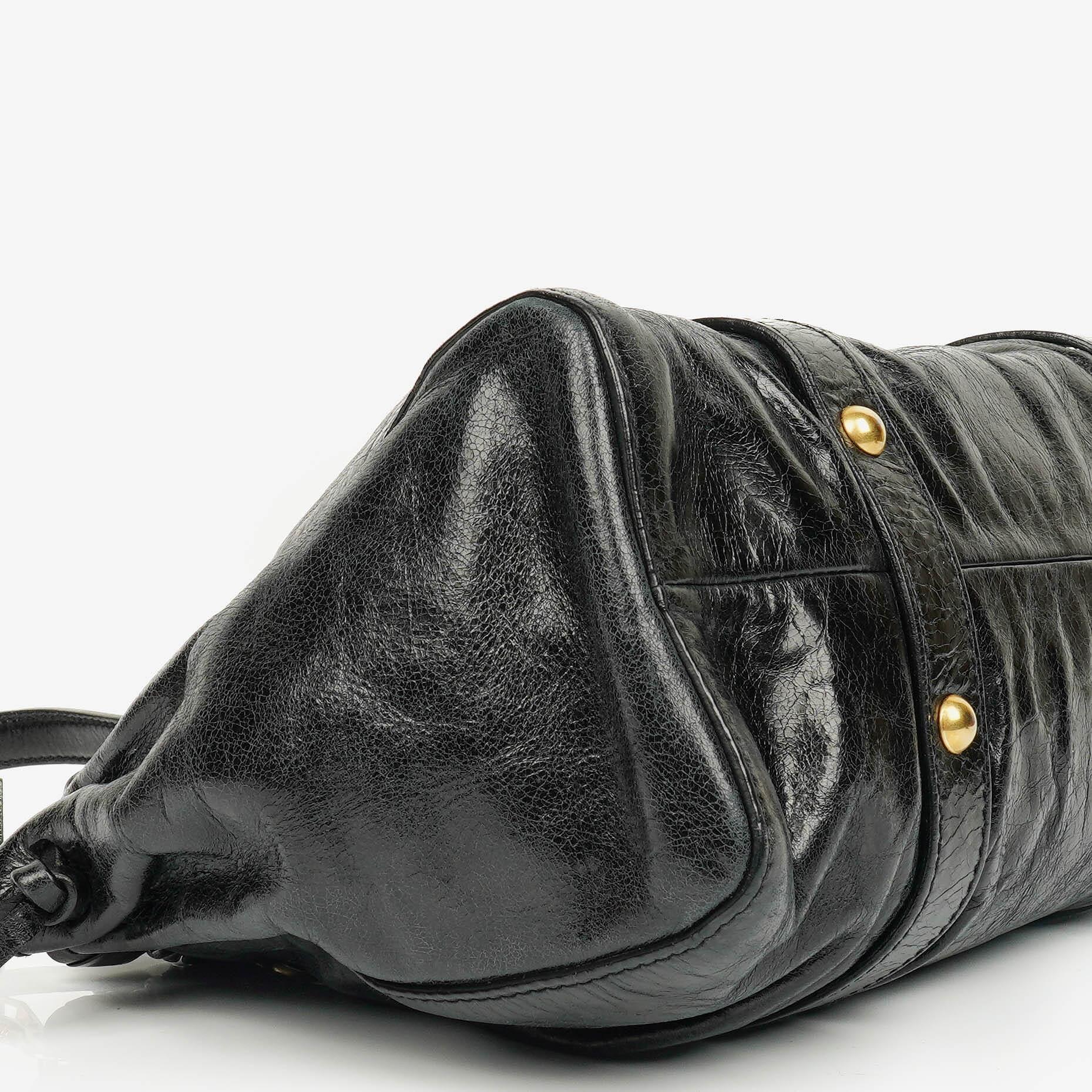 Miu Miu Satchel Tasche aus schwarzem Vitello Leder