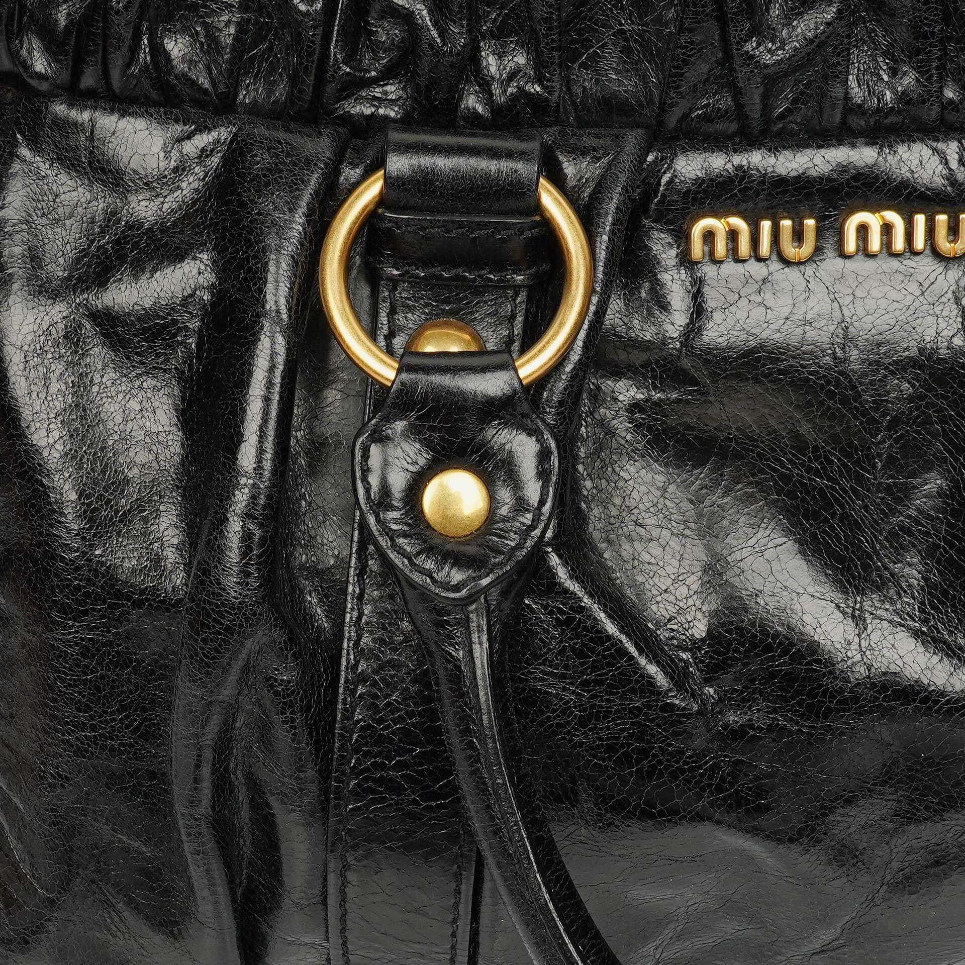 Miu Miu Satchel Tasche aus schwarzem Vitello Leder