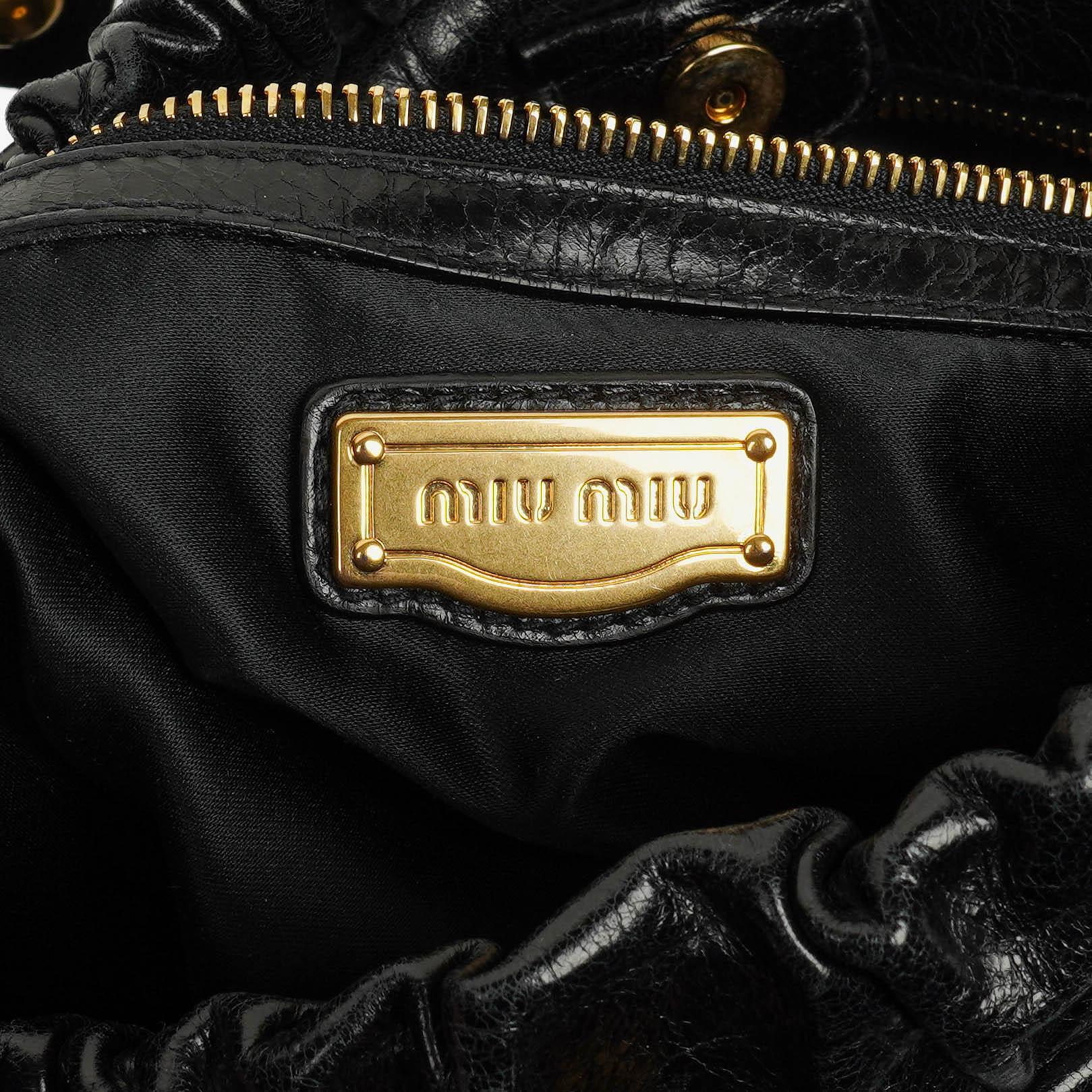 Miu Miu Satchel Tasche aus schwarzem Vitello Leder