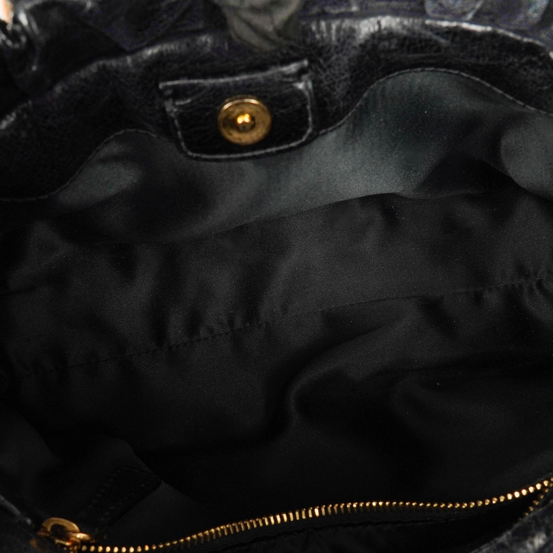 Miu Miu Satchel Tasche aus schwarzem Vitello Leder
