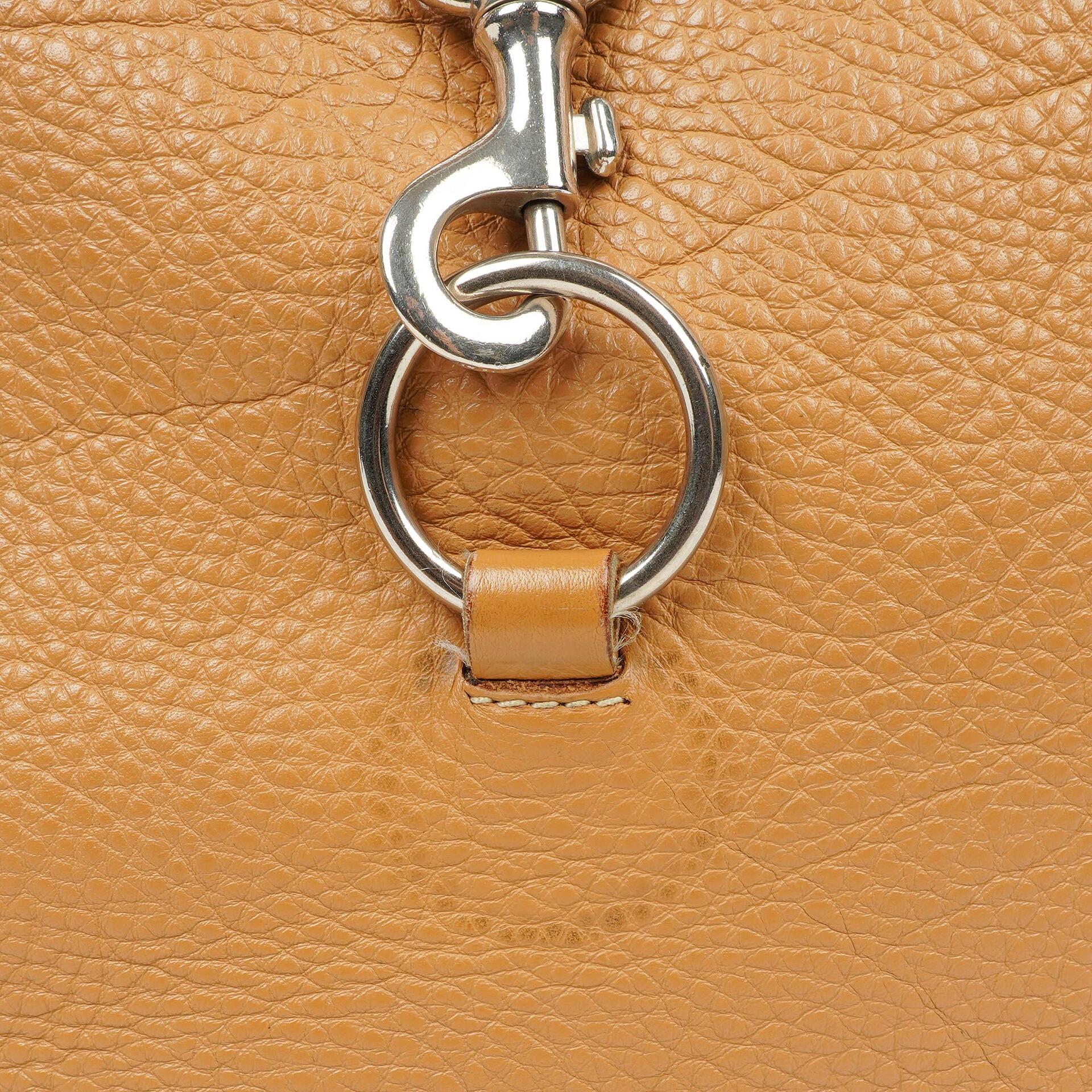 Miu Miu Hobo Schultertasche aus braunem genarbtem Leder