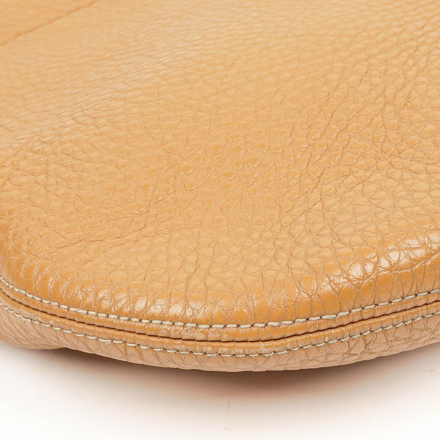 Miu Miu Hobo Schultertasche aus braunem genarbtem Leder