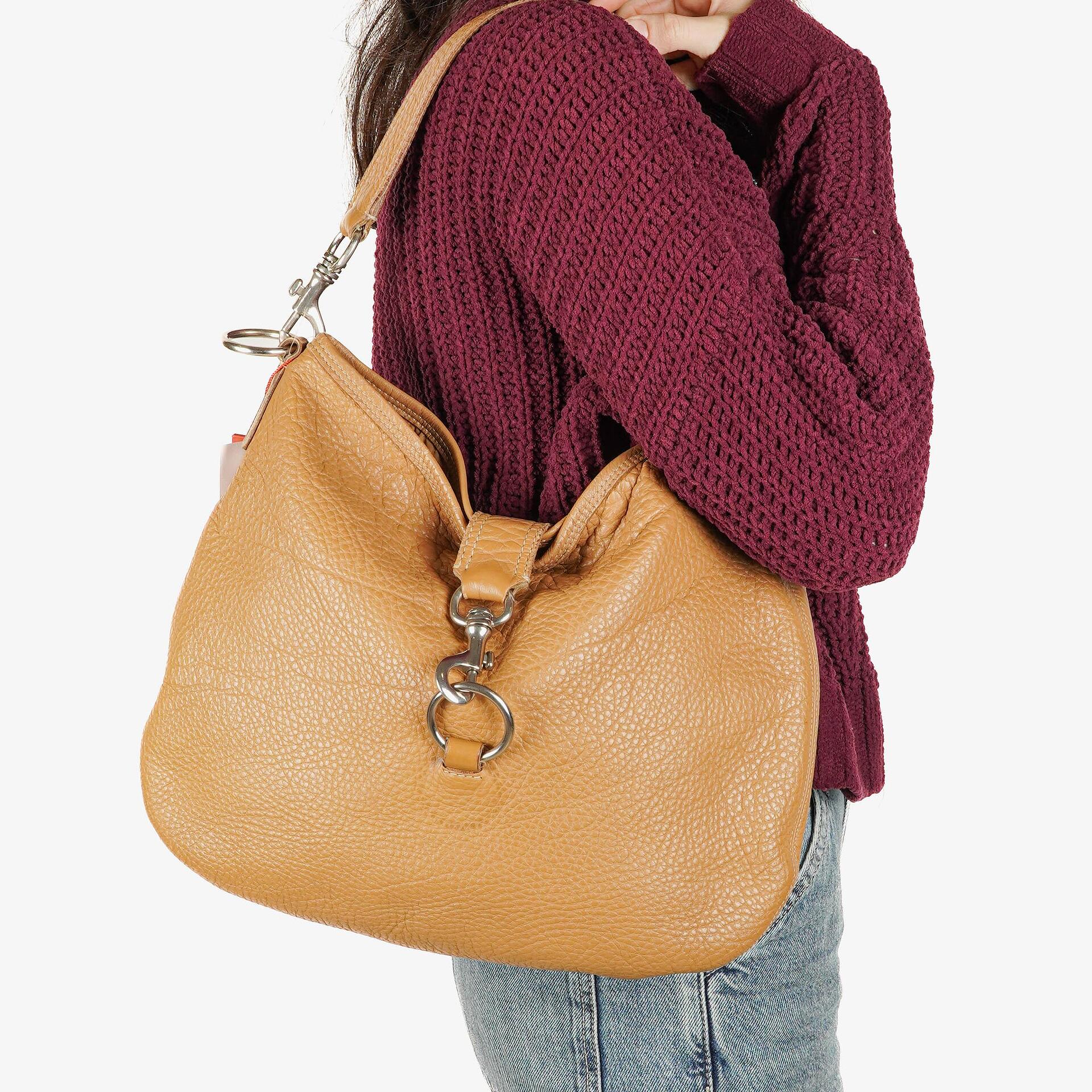 Miu Miu Hobo Schultertasche aus braunem genarbtem Leder