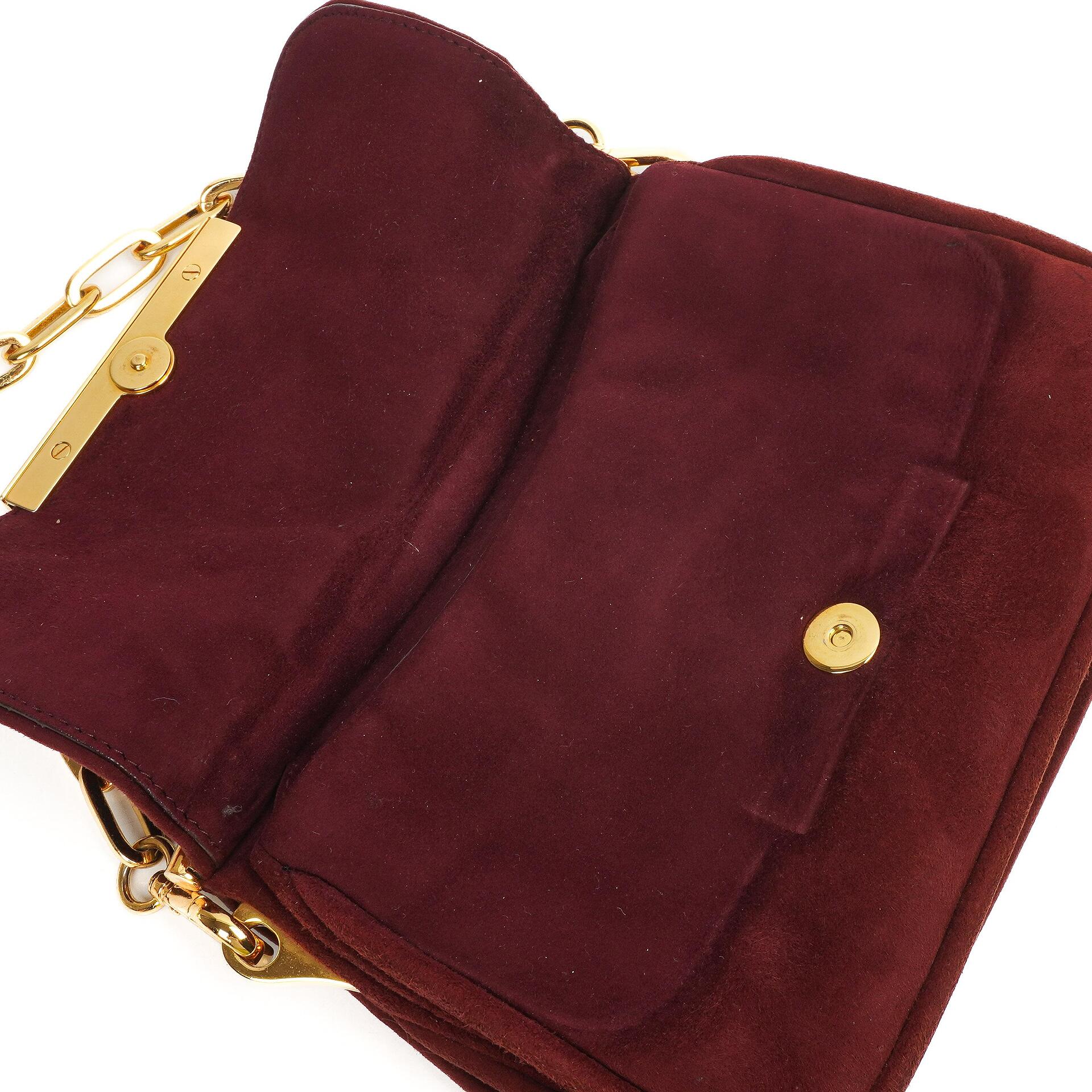 Miu Miu Camoscio Granato Schultertasche mit Kette