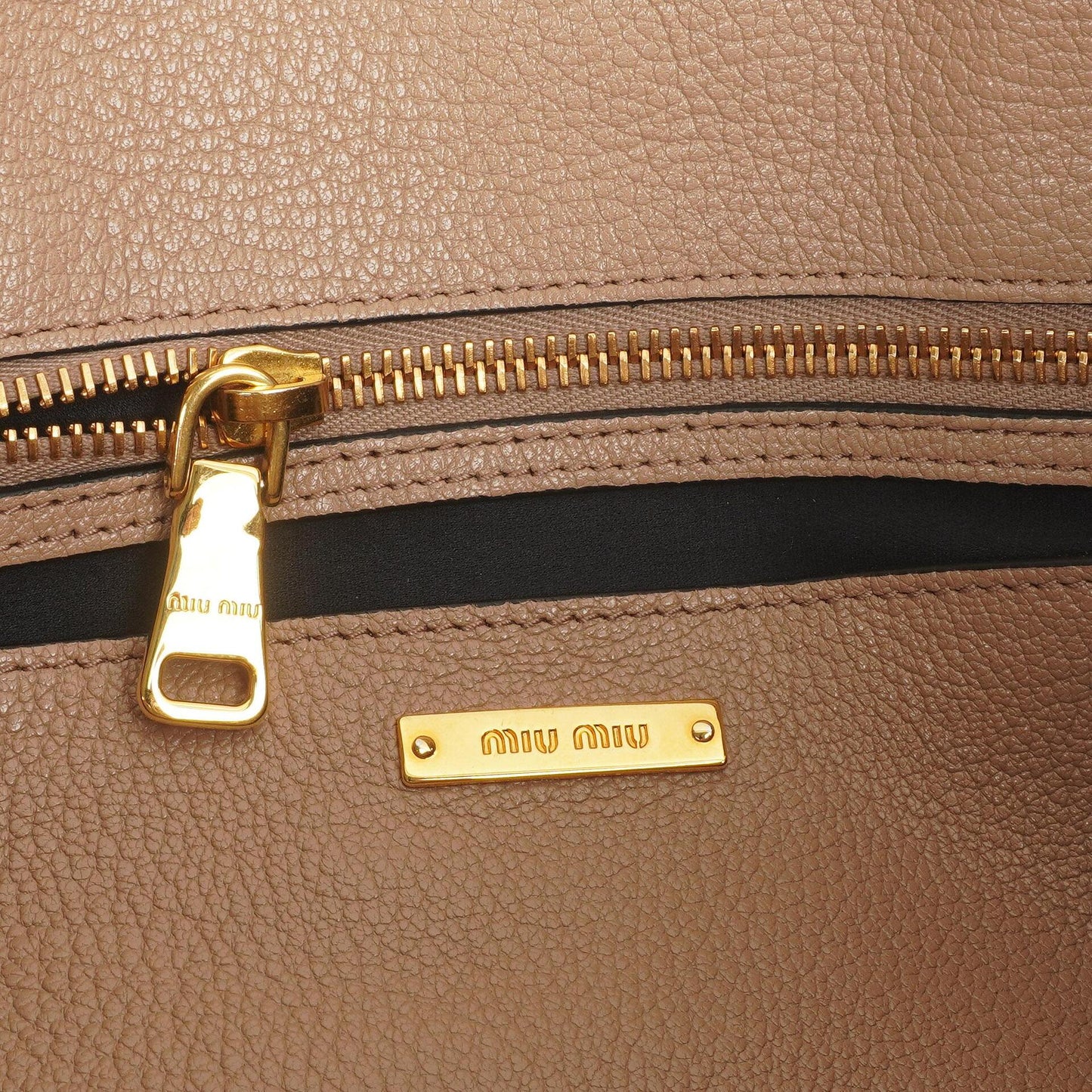 Miu Miu Madras Ziegenleder Reißverschluss Schwarz Nero Umhängetasche
