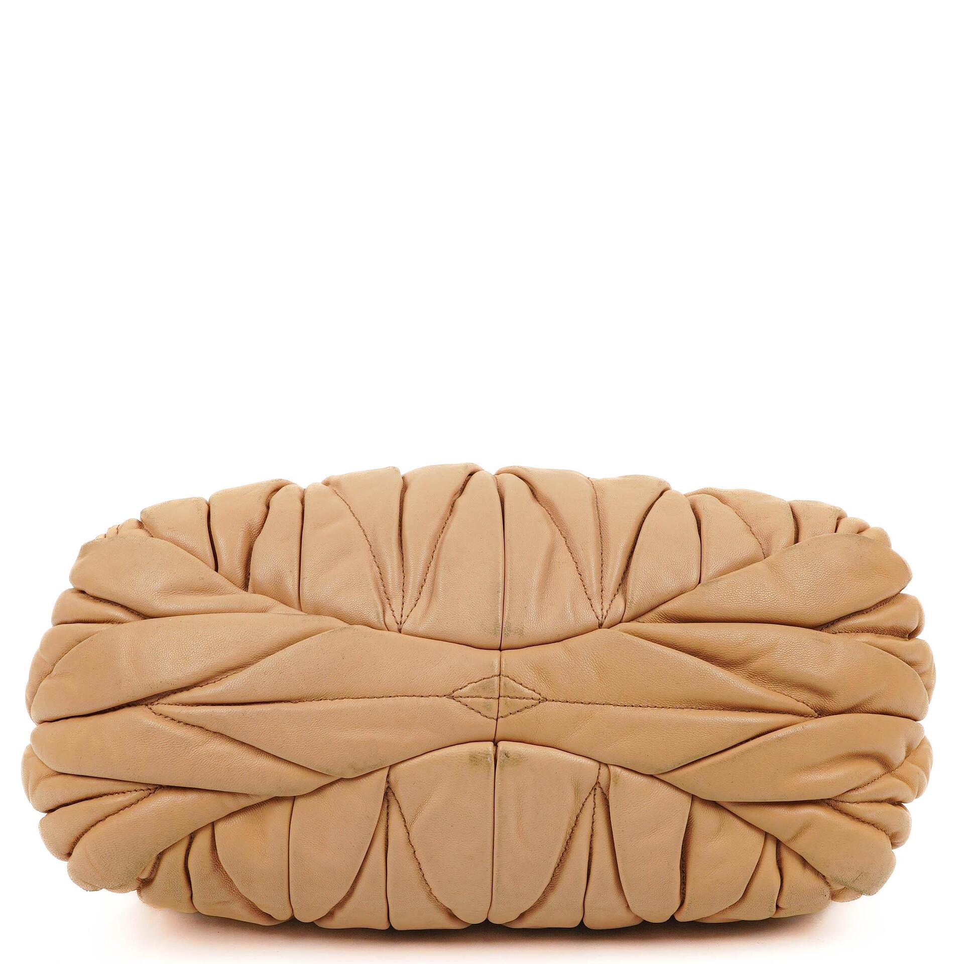 Miu Miu Matelasse Tote Tasche Beige Leder