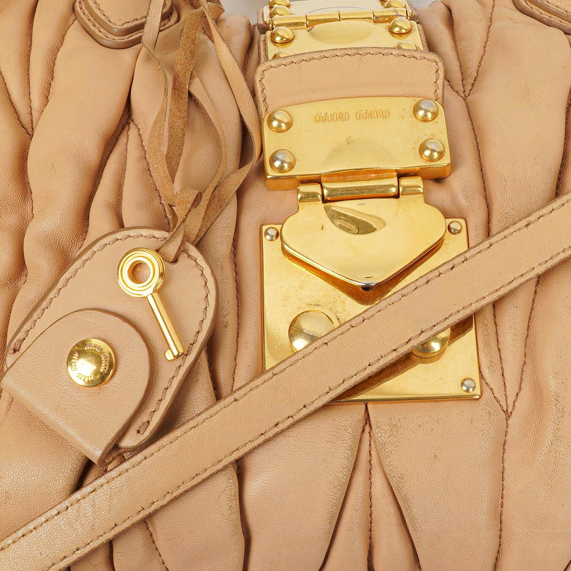 Miu Miu Matelasse Tote Tasche Beige Leder