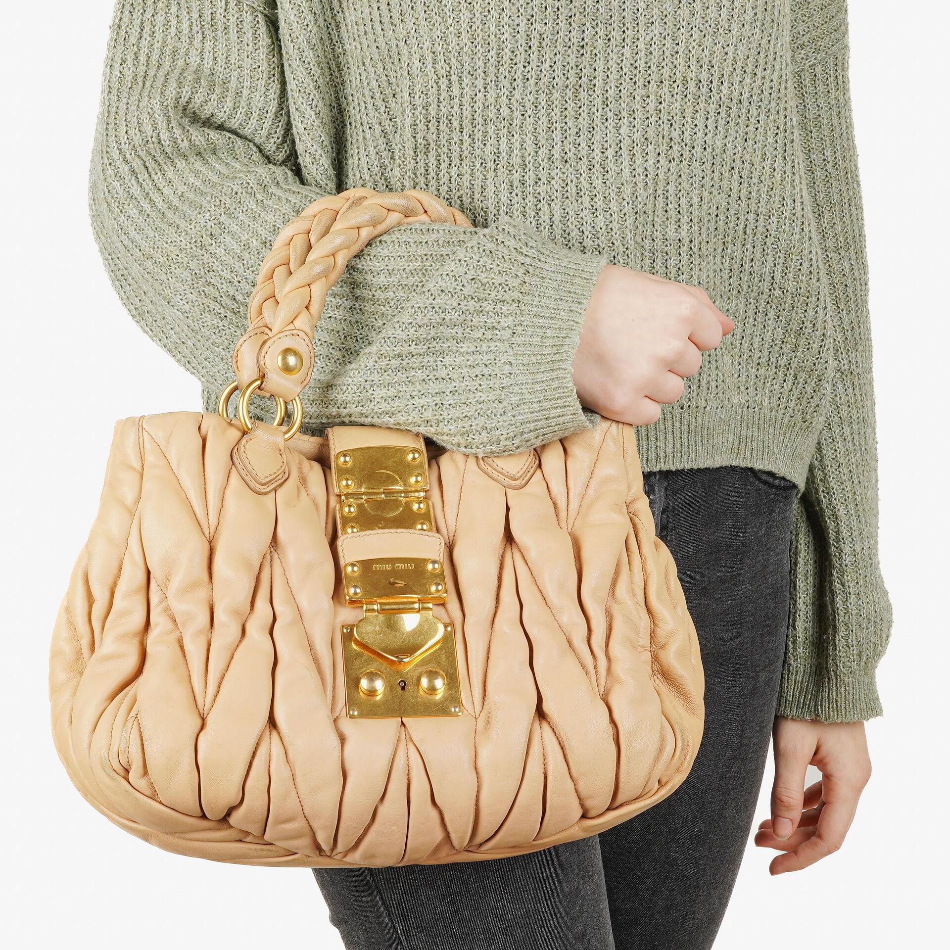 Miu Miu Matelasse Tote Tasche Beige Leder