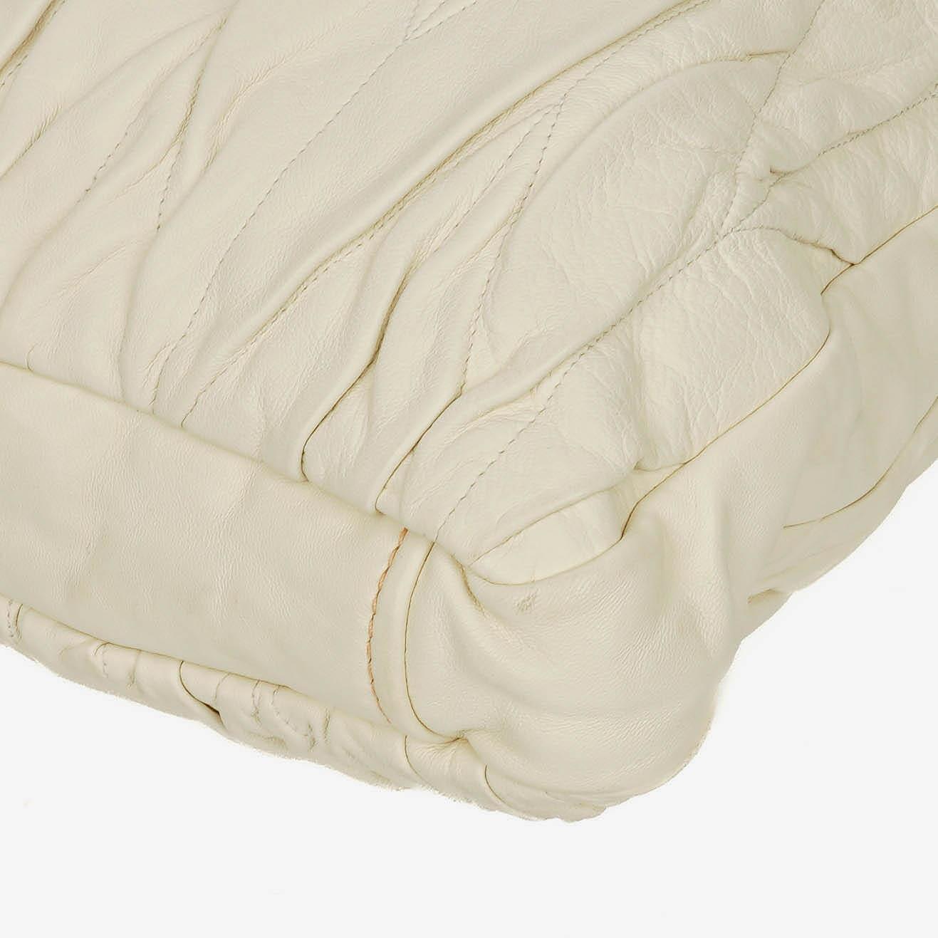 Miu Miu Matelassé Shopping Tote aus Bianco Leder
