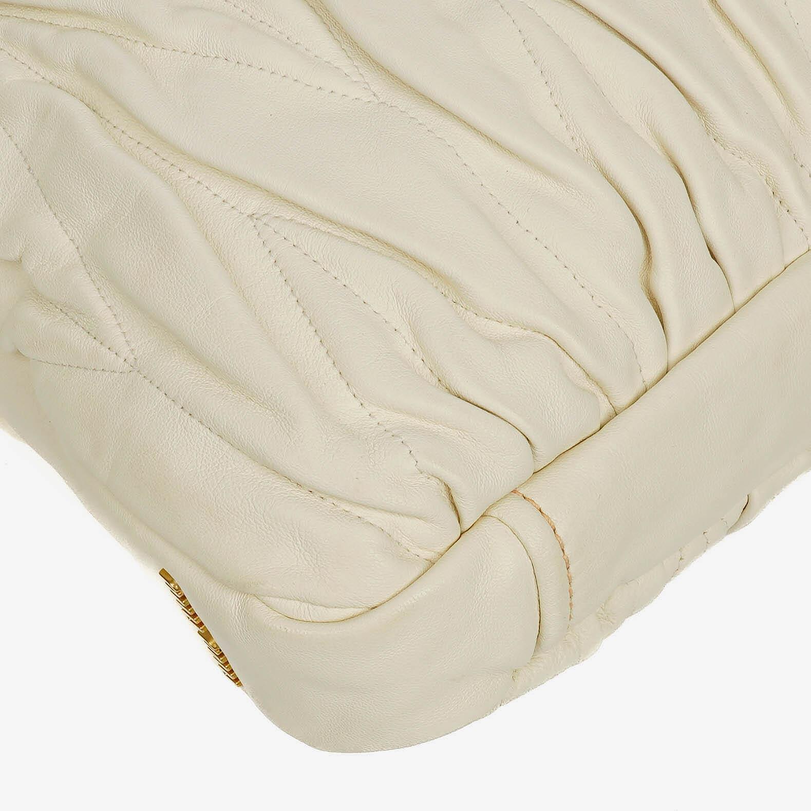 Miu Miu Matelassé Shopping Tote aus Bianco Leder