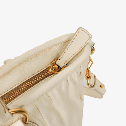 Miu Miu Matelassé Shopping Tote aus Bianco Leder
