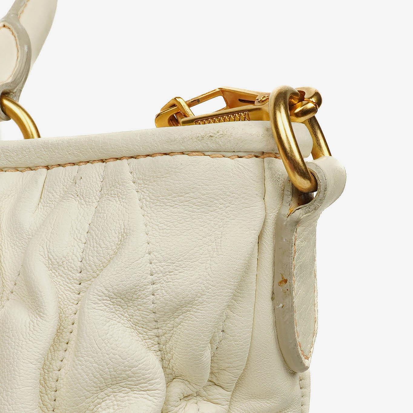 Miu Miu Matelassé Shopping Tote aus Bianco Leder