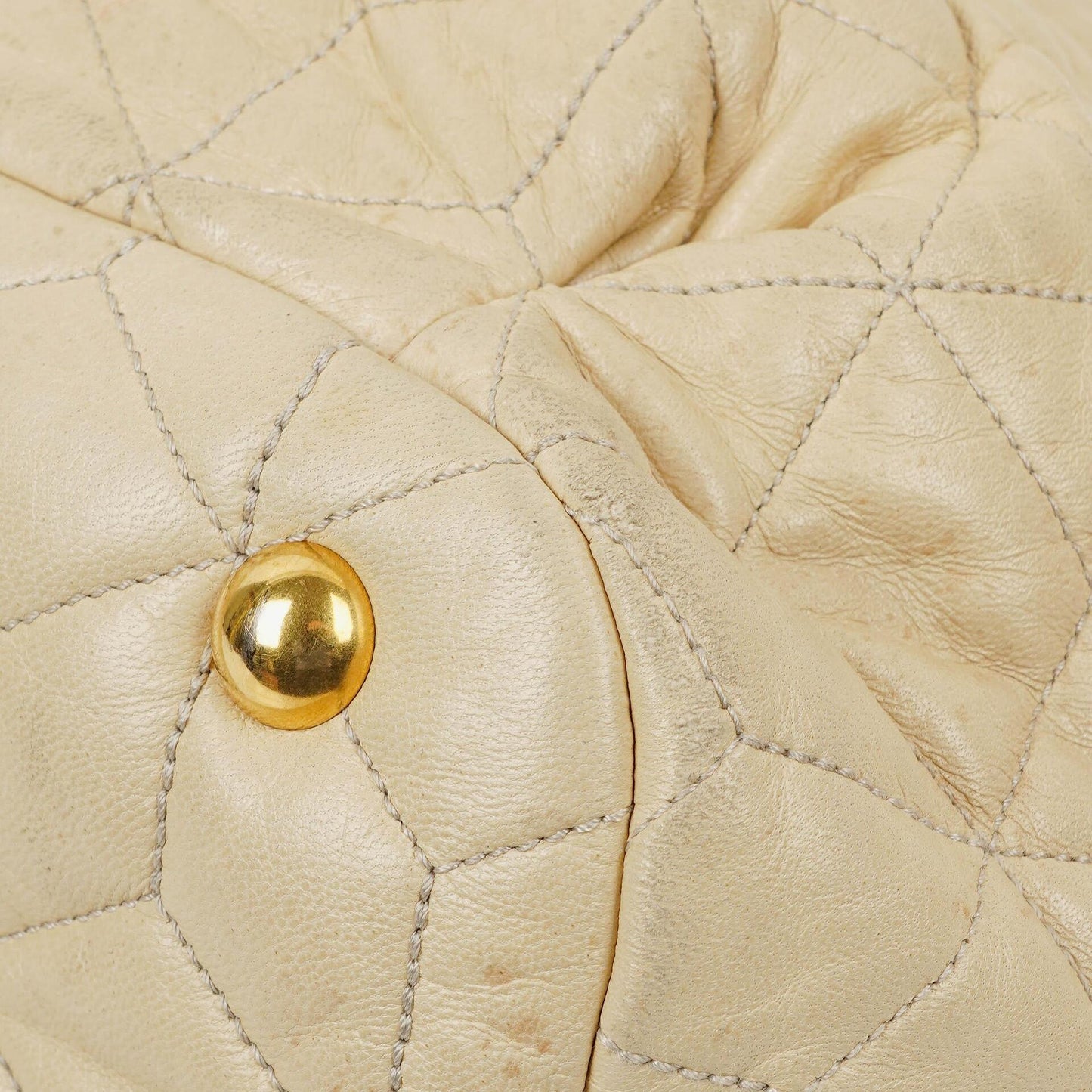 Miu Miu Matelassé Tote Tasche aus cremeweißem gestepptem Nappaleder
