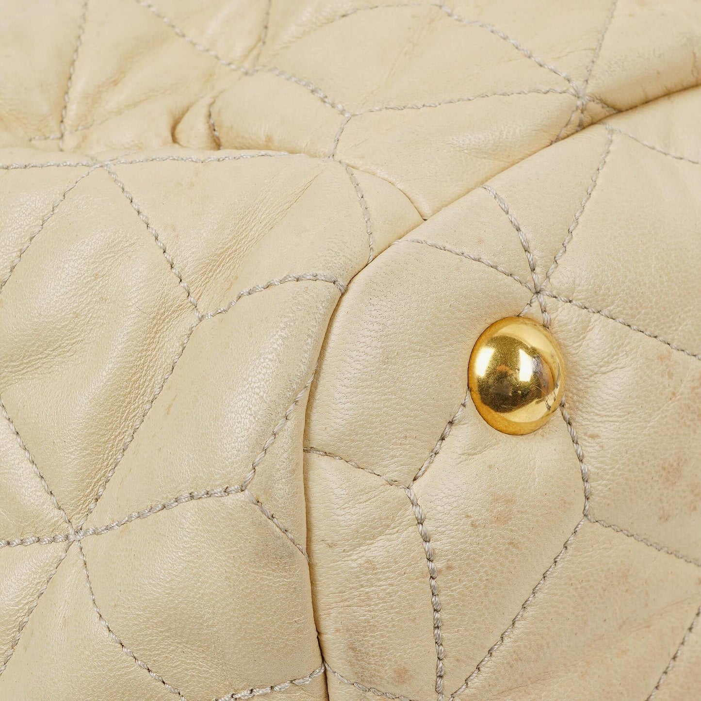 Miu Miu Matelassé Tote Tasche aus cremeweißem gestepptem Nappaleder