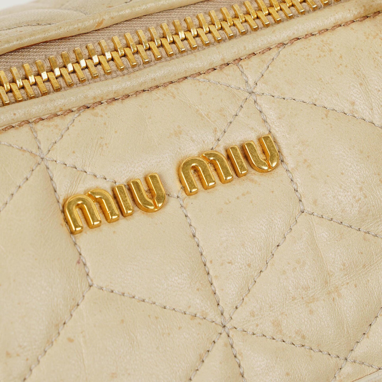 Miu Miu Matelassé Tote Tasche aus cremeweißem gestepptem Nappaleder