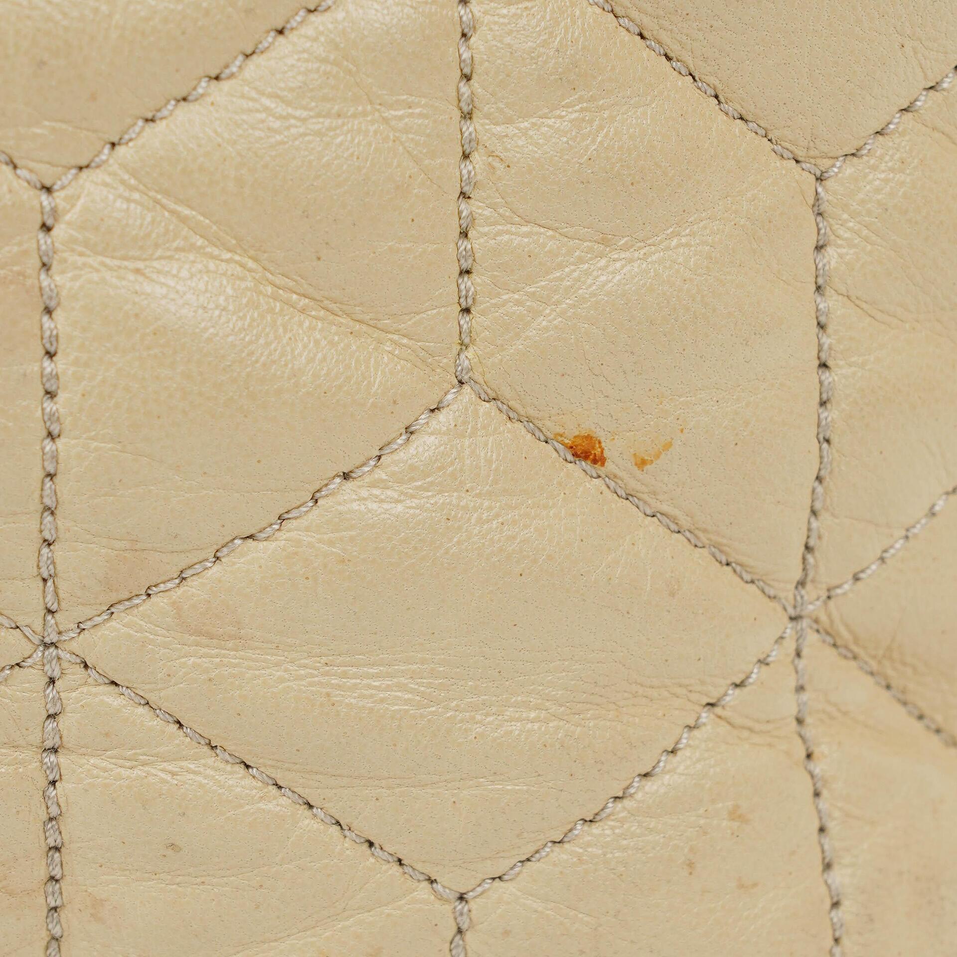 Miu Miu Matelassé Tote Tasche aus cremeweißem gestepptem Nappaleder