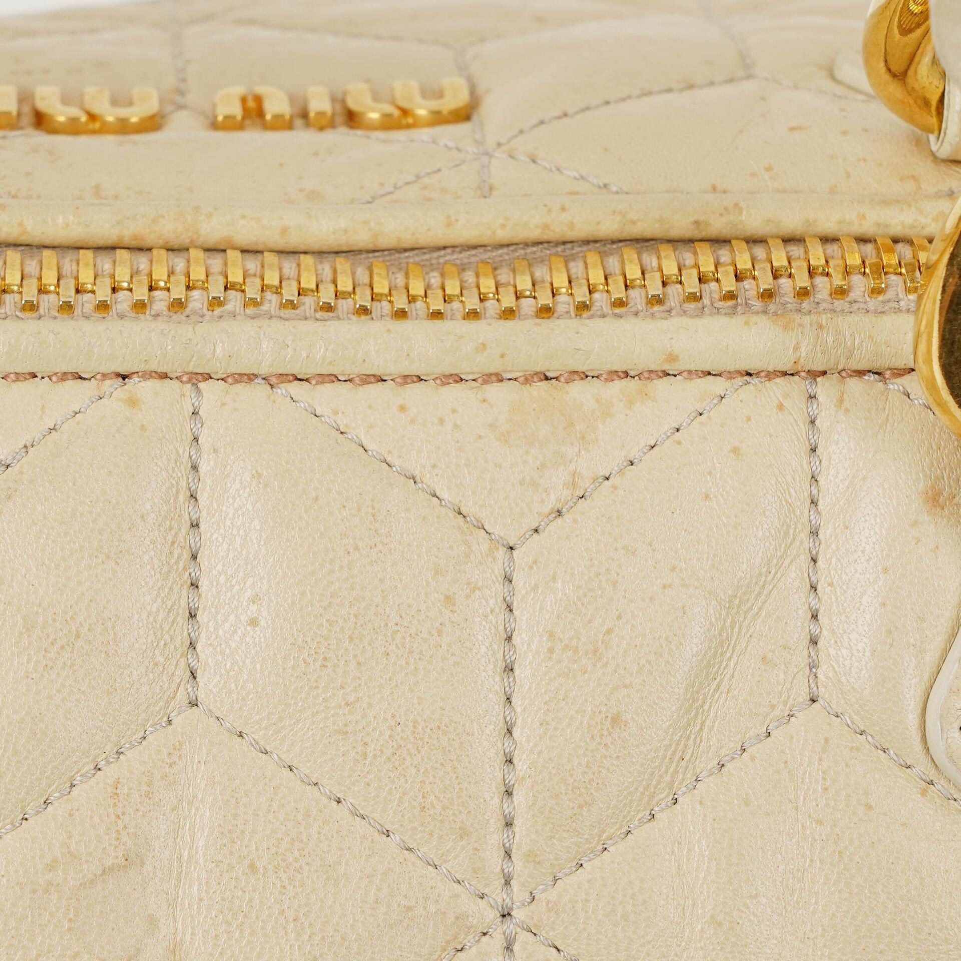 Miu Miu Matelassé Tote Tasche aus cremeweißem gestepptem Nappaleder
