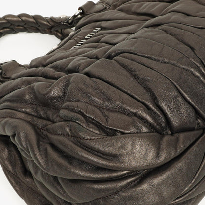 Miu Miu Matelassé Tote aus Grafit Mordoré Metallic Nappa-Leder