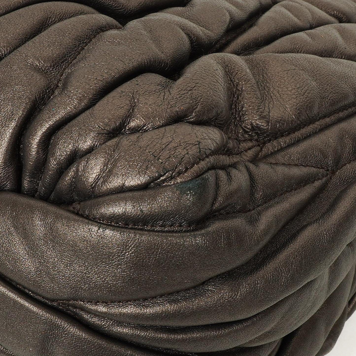 Miu Miu Matelassé Tote aus Grafit Mordoré Metallic Nappa-Leder