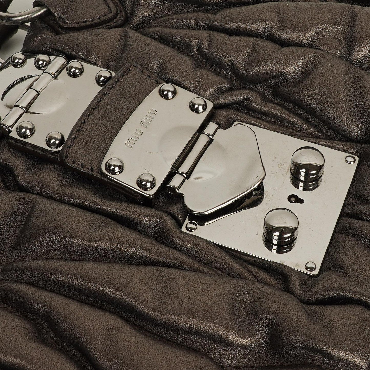 Miu Miu Matelassé Tote aus Grafit Mordoré Metallic Nappa-Leder