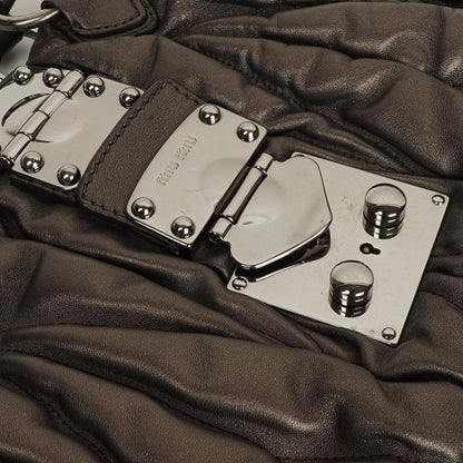 Miu Miu Matelassé Tote aus Grafit Mordoré Metallic Nappa-Leder