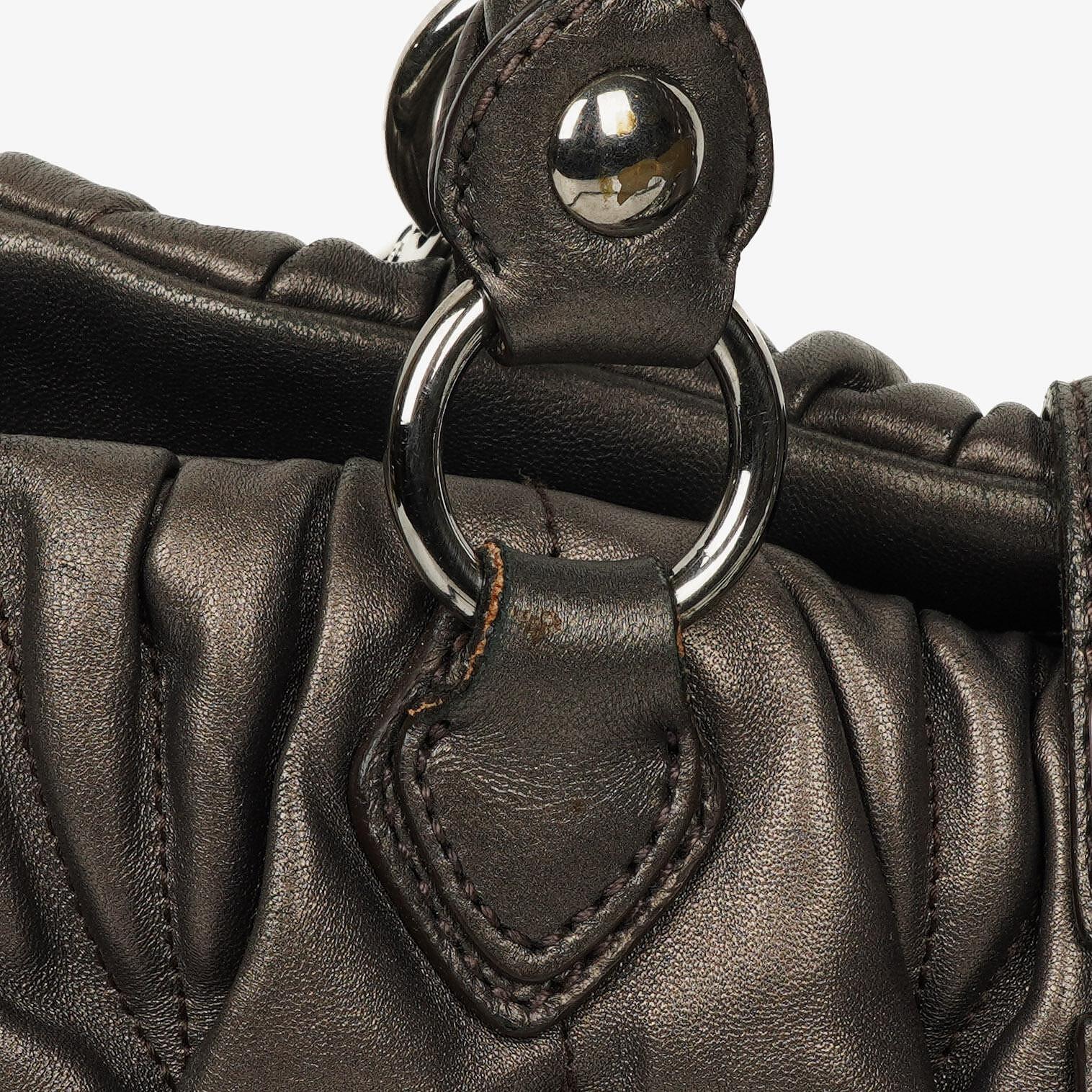 Miu Miu Matelassé Tote aus Grafit Mordoré Metallic Nappa-Leder