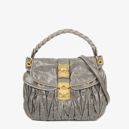 Miu Miu Matelassé Coffer Hobo-Tasche aus Lux Leder